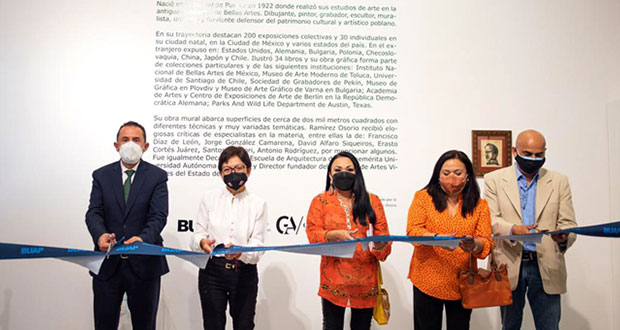 Rectora de BUAP inaugura exposición “Huellas en el Tiempo” en CCU