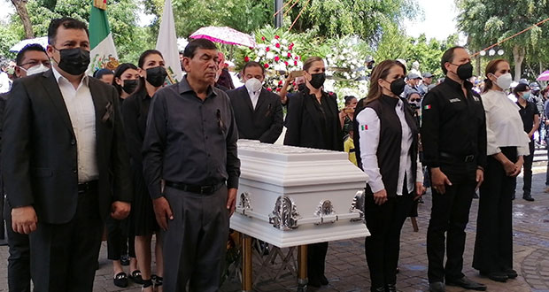 Sepultan a policía de Tehuacán que murió en enfrentamiento; van 7 en Puebla