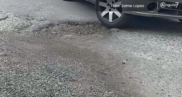 Vecinos piden reparar baches en barrios Los Remedios y El Alto 