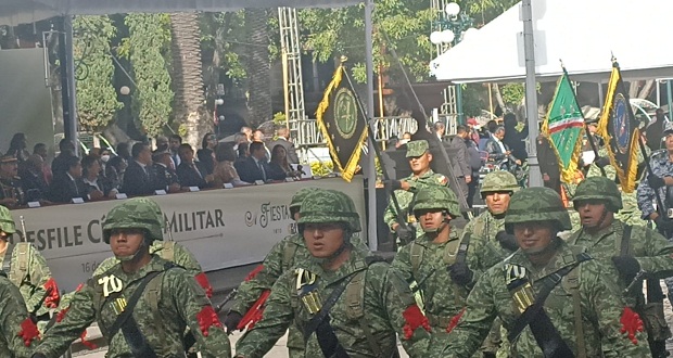 Ejército y GN encabezan desfile cívico militar de Puebla; sin incidentes