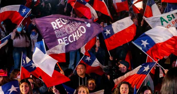 Chile rechaza nueva Constitución con 62%; Boric promete otra propuesta 