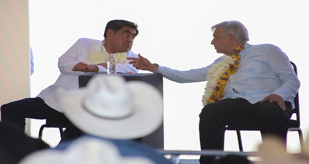 Barbosa cumplirá con pago pendiente a maestros de Puebla; AMLO lo respalda