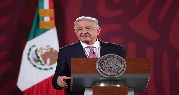 AMLO llama a municipios a atender baches; dará recursos adicionales