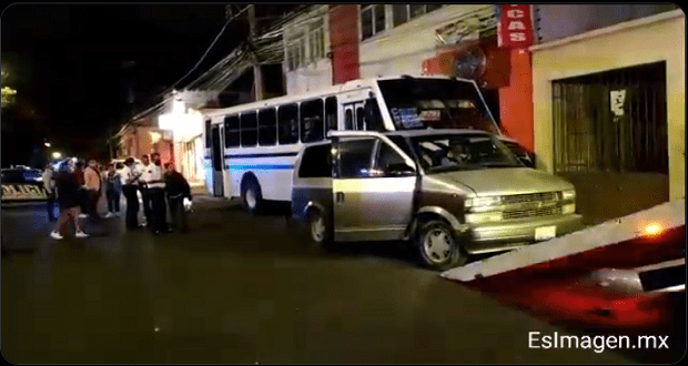 Ruta T se pasa alto, choca a dos autos y deja 4 heridos; van 2 en octubre