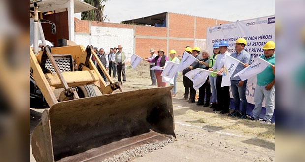 Ayuntamiento de San Andrés adoquina privada en Comac