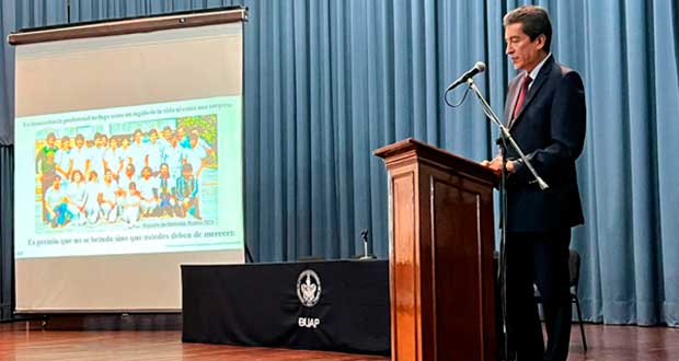 Médico de BUAP propone nuevas estrategias para combatir obesidad en México