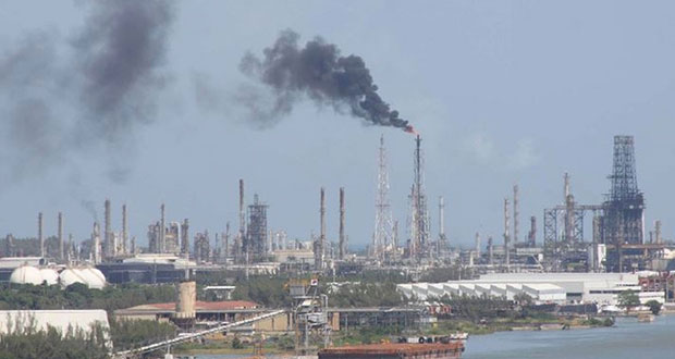 Con 8 mil mdp, refinería Madero produce 105 mil barriles al día: AMLO