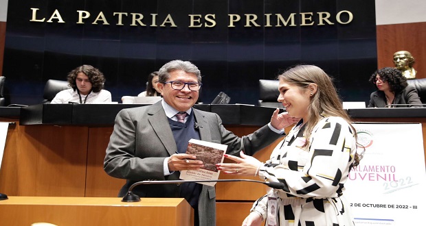 Llama Monreal a nuevas generaciones a consolidar la cultura política