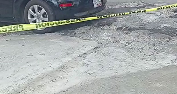 Se desmoronan reparaciones de boquetes en pasos peatonales frente a CU 
