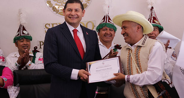 Senado entrega reconocimientos a consejo indígena poblano