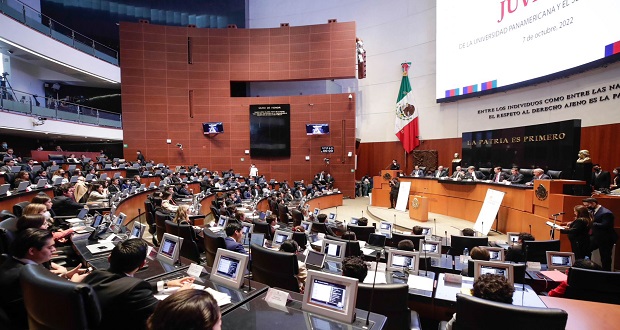Jóvenes, prepararse para renovar cuadros y liderazgos: Monreal