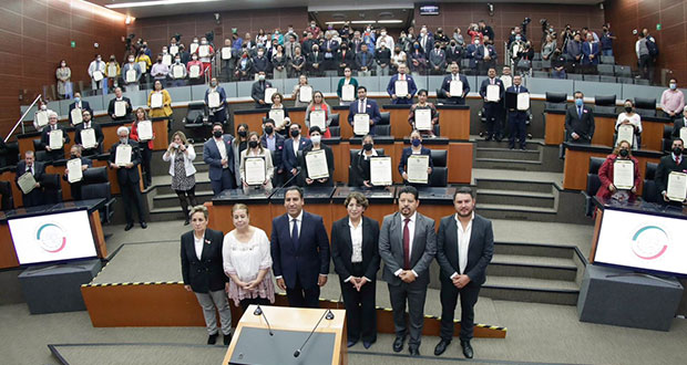 Senadores reconocen a médicos de 6 entidades por labor durante Covid