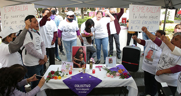 Sepultan a madre buscadora en Veracruz; en Puebla, le rinden homenaje