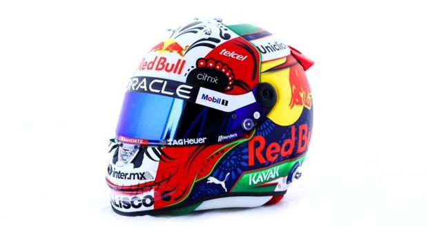 Checo Pérez presenta el “casco más mexicano” para el GP