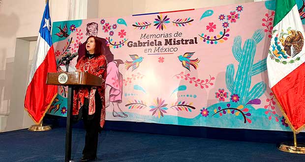 México entrega a Chile mural en homenaje a la poeta Gabriela Mistral