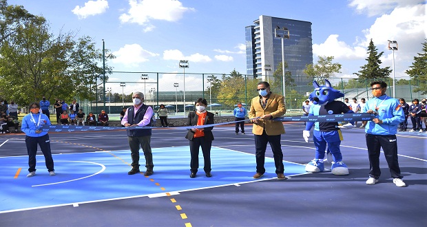Lilia Cedillo inaugura cancha de handball en CU de BUAP