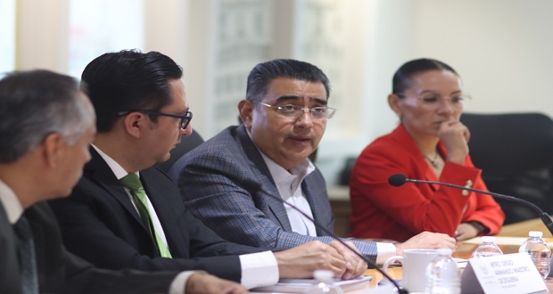 Recibe Céspedes Informe Final de Resultados de la Consulta Infantil y Juvenil 2021 del INE