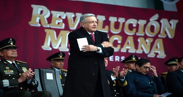 En desfile por 112 años de la Revolución, AMLO destaca labor de fuerzas armadas