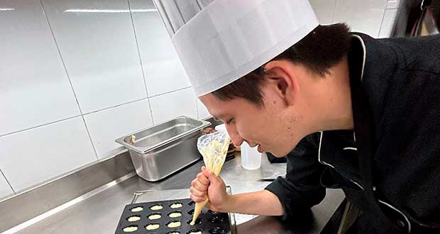 Alumnos de BUAP practican en restaurante español con estrellas Michelín