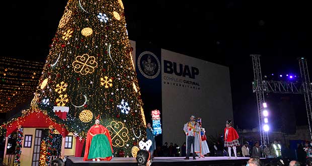 Con encednido de árbol, inicia época decembrina en BUAP