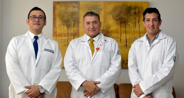 En NL, especialistas de IMSS reconstruyen columna a paciente