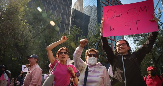 En CDMX, legisladores, Fox y Claudio X. marchan contra reforma electoral