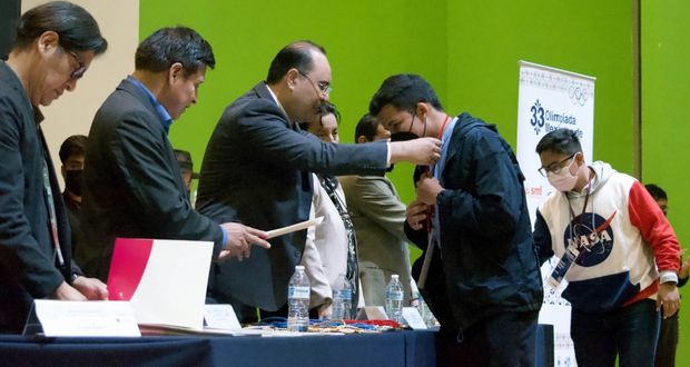 Dos estudiantes de preparatorias BUAP ganan bronce en Olimpiada de Física