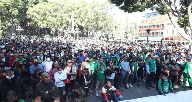 Poblanos se dan cita en Zócalo para México vs Polonia; pantalla gigante cambiará de sede