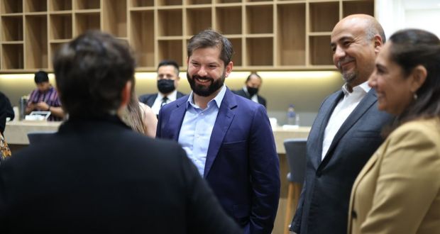 Presidente de Chile arriba a México; se reunirá con 2 presidenciables