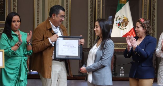 Congreso reconoce a única científica poblana colaboradora de la NASA