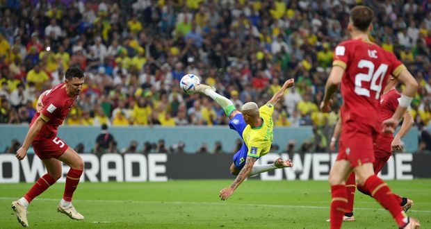 Brasil abre su participación mundialista venciendo 2-0 a Serbia