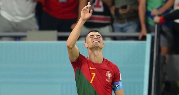 Cristiano Ronaldo, el primer futbolista en anotar en 5 mundiales. Foto: @mbafraudee