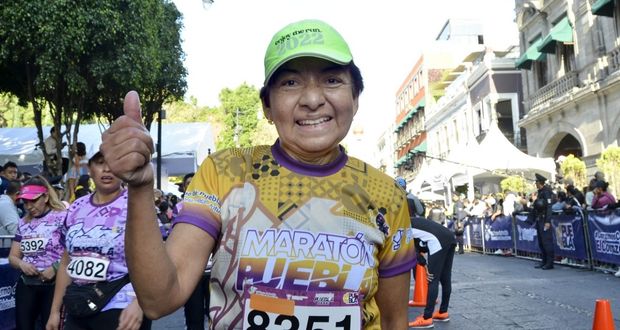 Rectora de la BUAP corre 10 kilómetros en Maratón del Inpode