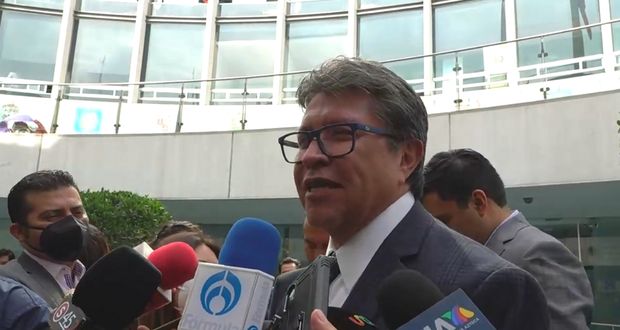Ricardo Monreal apoya ampliar de 6 a 12 los días de vacaciones