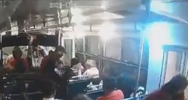 En Día de Muertos, asaltan a pasajeros de ruta 19 y mujer en Texmelucan