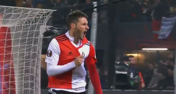 Santiago Giménez lidera la tabla de golea de la Europa League