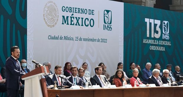 Asamblea general del IMSS premia a 2 servidores públicos de Puebla