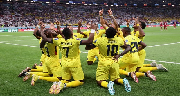 Ecuador gana 2-0, el primer partido del mundial al anfitrión Qatar
