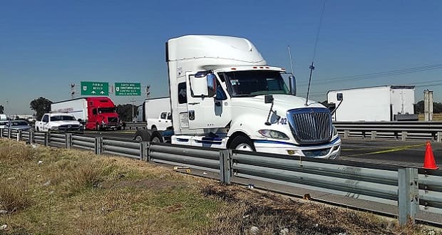 Asesinan a transportista en la México-Puebla; ubican unidad en Amozoc