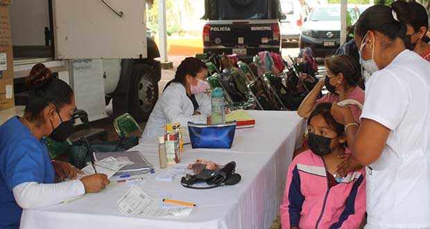 Alcaldesa gestiona servicios de salud para Olomatlán