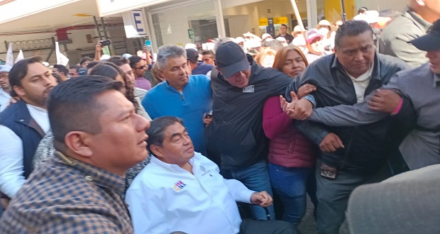 Barbosa y morenistas encabezan marcha en Puebla en apoyo a 4T y AMLO