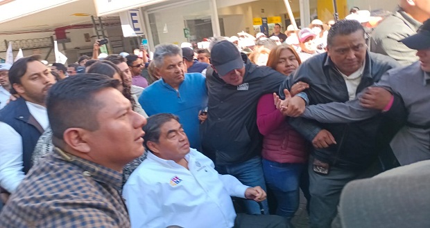 Barbosa y morenistas encabezan marcha en Puebla en apoyo a 4T y AMLO 