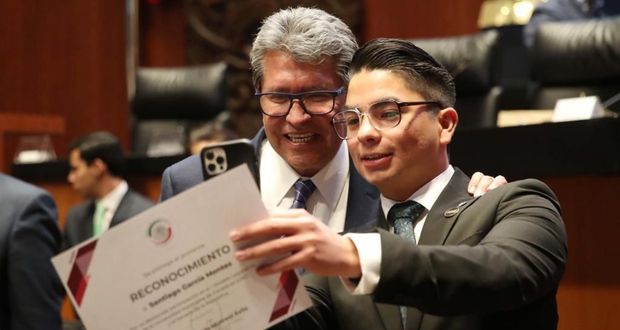 En el actual proceso de transición política inacabada, México requiere de jóvenes frescos con ánimo de renovación, afirmó Ricardo Monreal