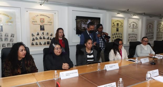 Entrega Comisión reconocimiento a dos mujeres con discapacidad por su constancia y tenacidad