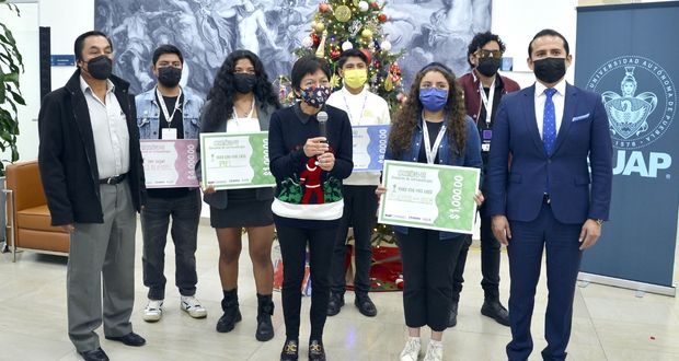 La Rectora Lilia Cedillo Ramírez entregó premios a los ganadores del concurso “Apantálla-te”