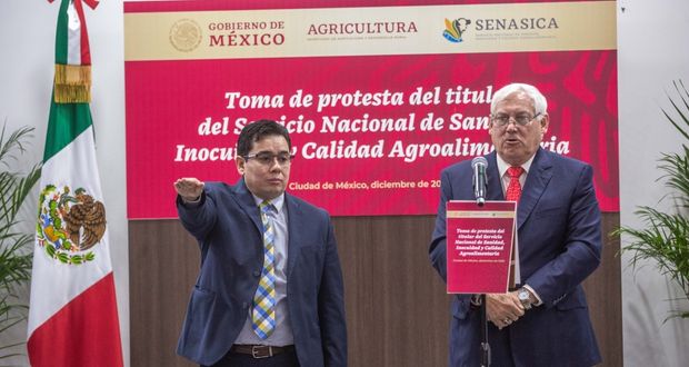 Toma posesión Francisco Javier Calderón Elizalde como nuevo director en jefe del Senasica