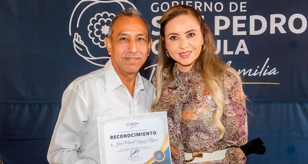 Premia Paola Angon a Policía héroe y 15 servidores públicos más