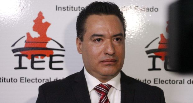 Consejeros destituyen a César Huerta como secretario ejecutivo del IEE
