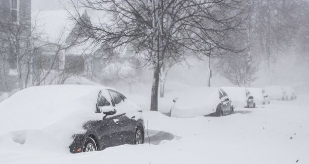 En Nueva York, gente atrapada en sus autos muere congelada tras tormenta