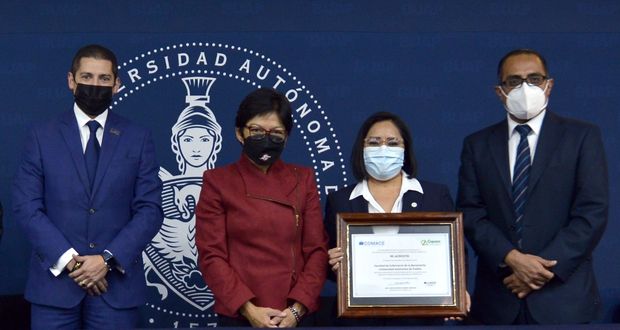 Recibe Licenciatura en Enfermería de la BUAP reacreditación por parte del COMACE